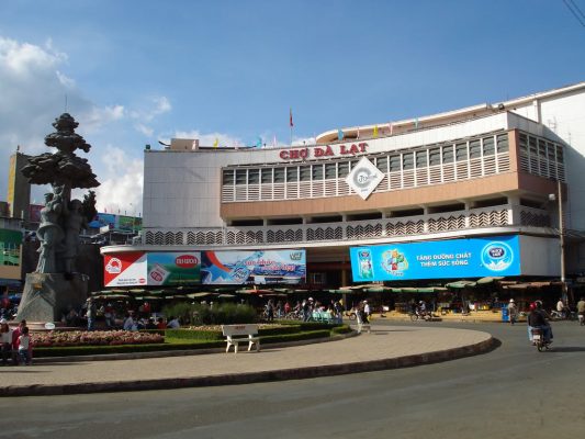 khach-san-da-lat-gan-cho 1