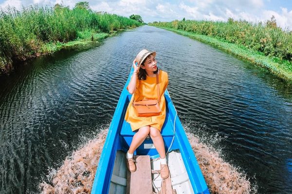 đi thuyền trên song cà mau