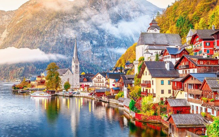 Ngôi làng đẹp nhất thế giới "cầu xin" khách du lịch đừng tới | VTV.VN