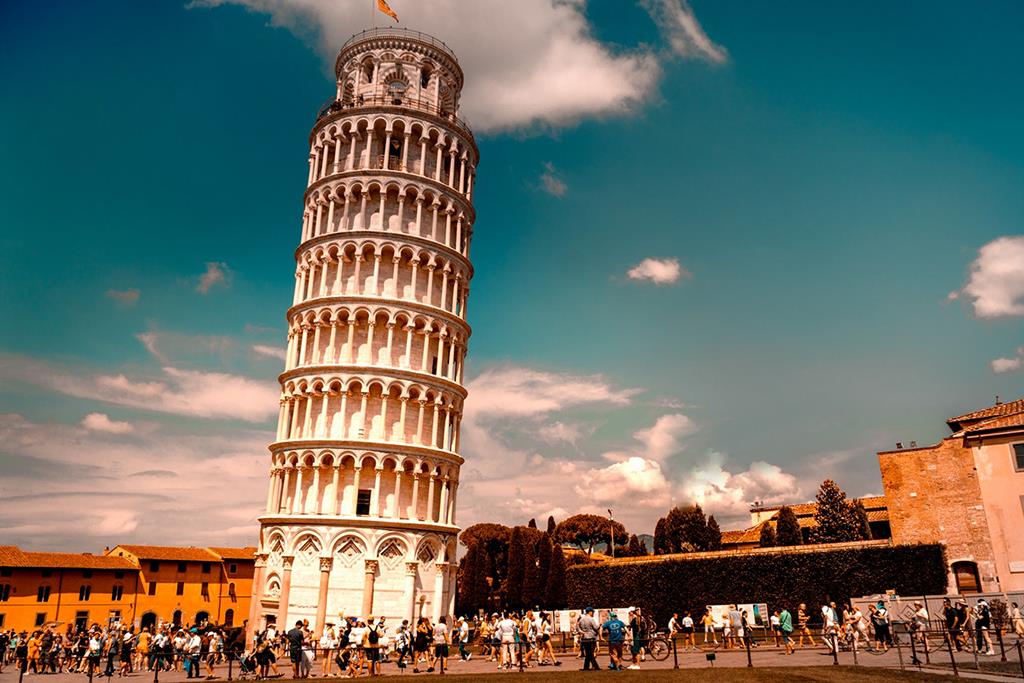 Tháp Pisa và những công trình kiến trúc có độ nghiêng ấn tượng